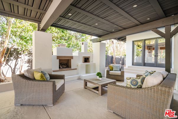 Exterior, Fireplace