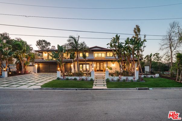 Attached, Backyard, Exterior, Facade, Mediterranean