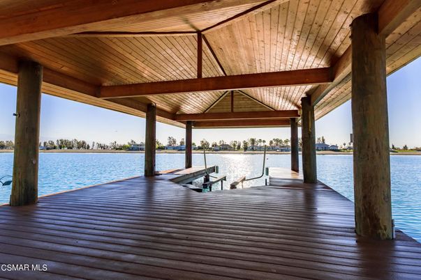 Exterior, Lake