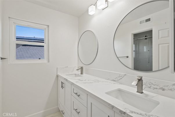 Bathroom, Dual Sink Vanities, Interior