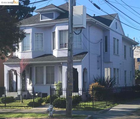 Exterior, Facade, American Foursquare