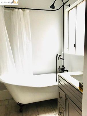 Bathroom, Free Standing Baths, Interior
