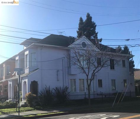 Exterior, Facade, American Foursquare