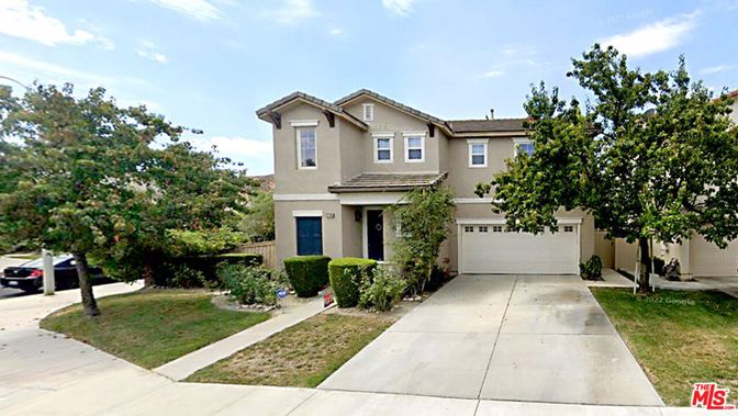 Attached, Exterior, Facade, Mediterranean