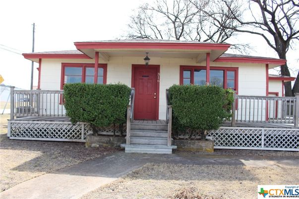 Exterior, Facade, American Foursquare