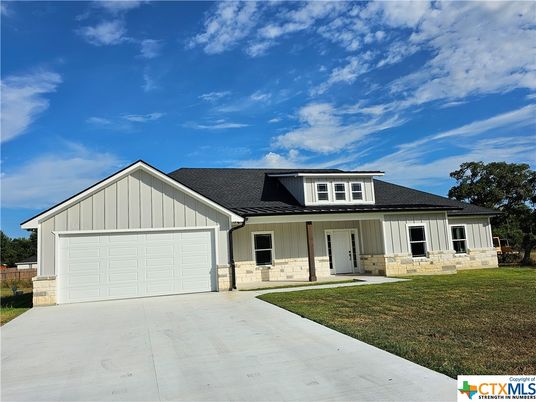 Attached, Exterior, Facade, Farmhouse