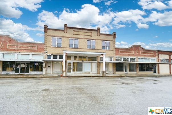Exterior, Facade, Rowhouse