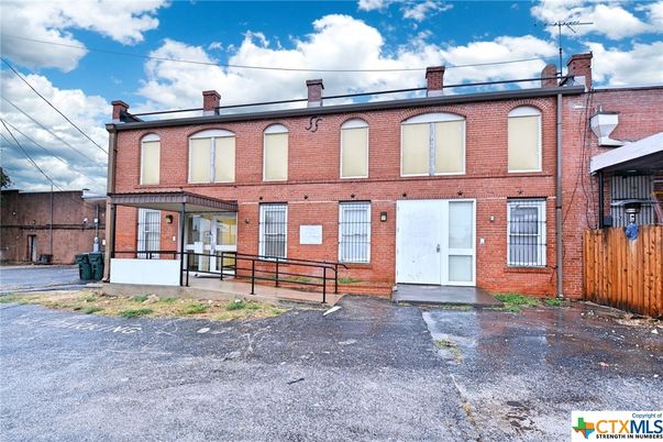 Exterior, Facade, Brick Facade, Georgian