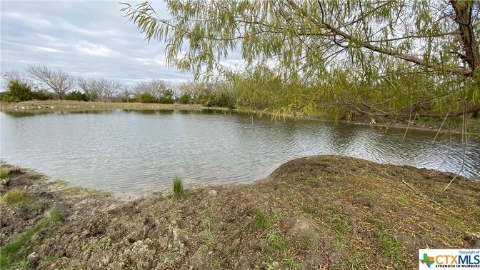 Exterior, Lake