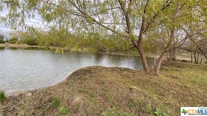 Exterior, Lake