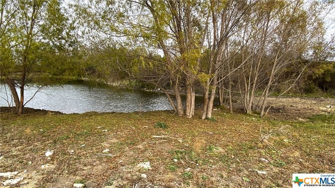 Exterior, Lake