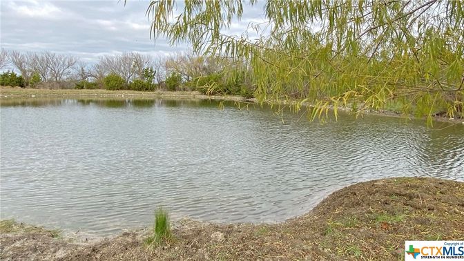 Exterior, Lake