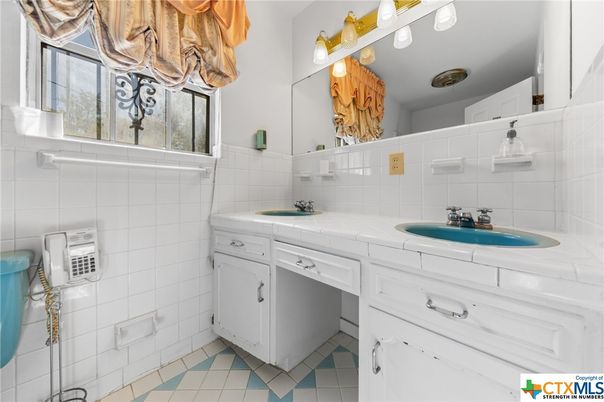 Bathroom, Interior, Tile Countertops