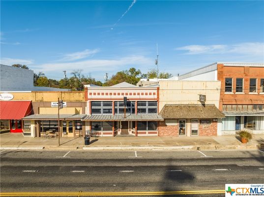 Exterior, Facade, Modern