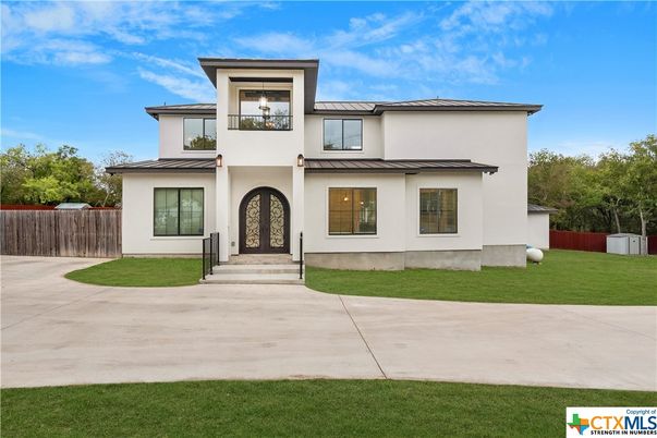 Backyard, Exterior, Facade, Modern