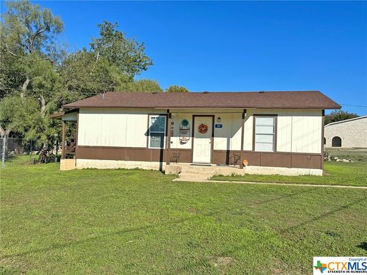 Backyard, Exterior, Facade, Ranch