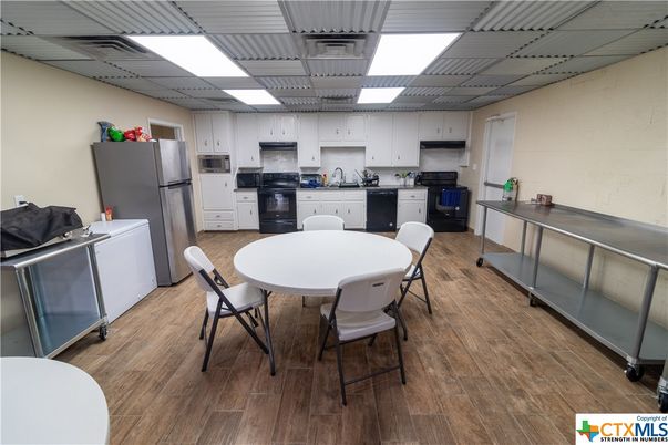 Dining room, Interior, Kitchen, Stainless Steel Appliances, Wood Texture Flooring