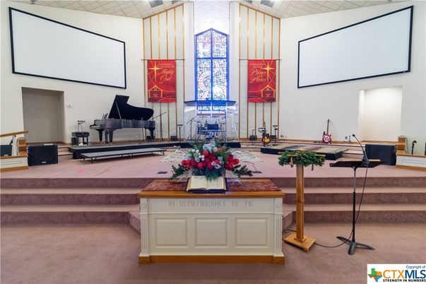 Interior, Piano