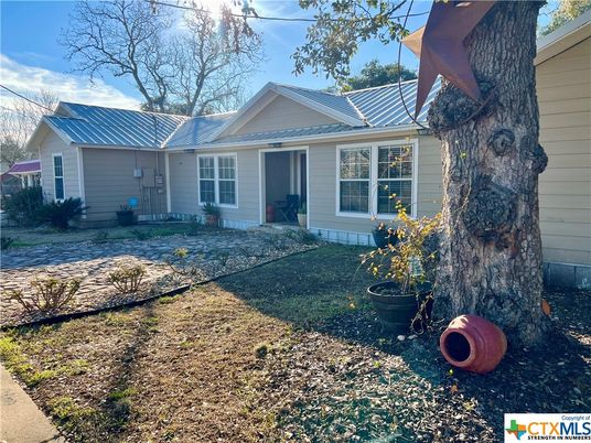 Backyard, Exterior, Facade, Ranch
