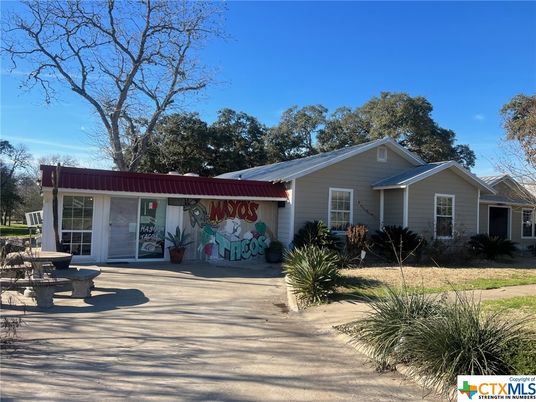 Backyard, Exterior, Facade, Ranch