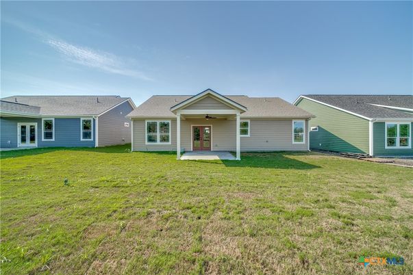 Backyard, Exterior, Facade, Ranch