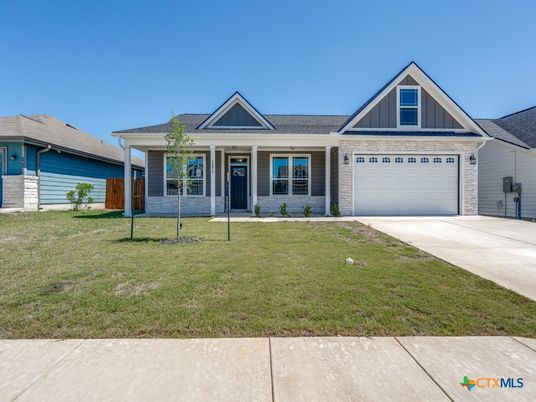 Attached, Exterior, Facade, Ranch