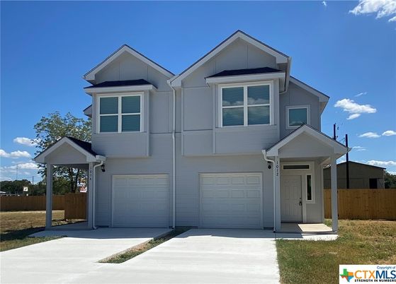 Attached, Exterior, Facade, American Craftsman