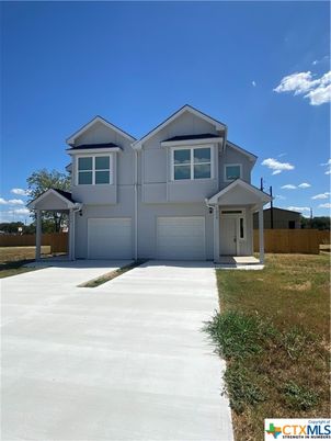 Attached, Exterior, Facade, American Craftsman