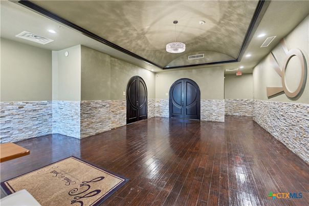 Interior, Pendant Lights, Recessed Lighting, Wood Texture Flooring