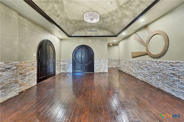 Interior, Pendant Lights, Recessed Lighting, Wood Texture Flooring