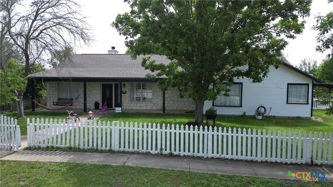 Backyard, Exterior, Facade, Cape Cod