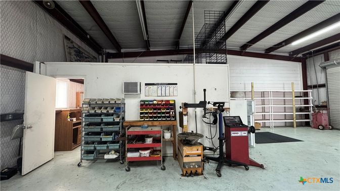 Garage, Interior