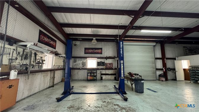 Garage, Interior