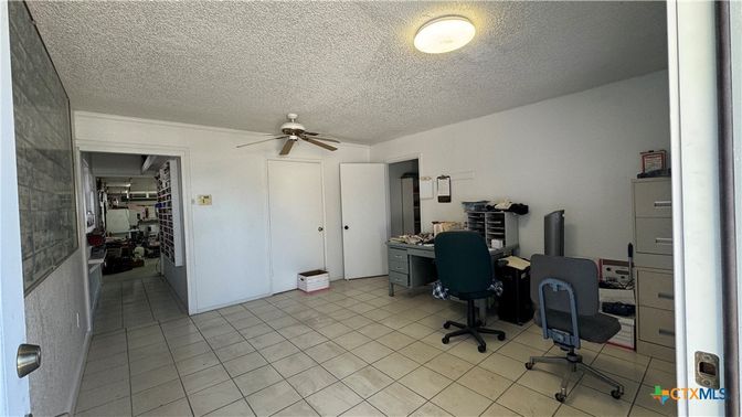 Home Office, Interior