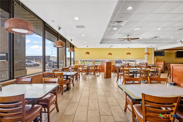 Dining room, Interior, Pendant Lights, Recessed Lighting