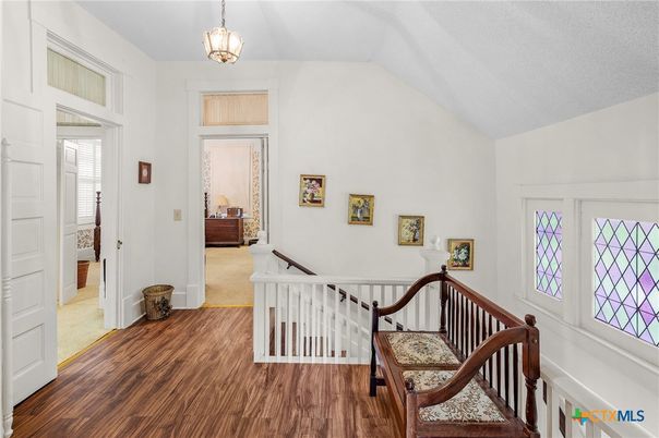 Interior, Pendant Lights, Wood Texture Flooring