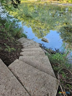 Exterior, Lake