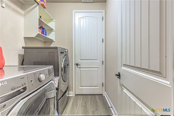Interior, Washer, Wood Texture Flooring