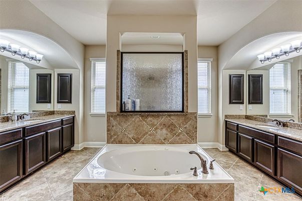 Bathroom, Dual Sink Vanities, Interior