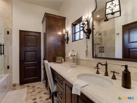 Bathroom, Dual Sink Vanities, Interior, Recessed Lighting