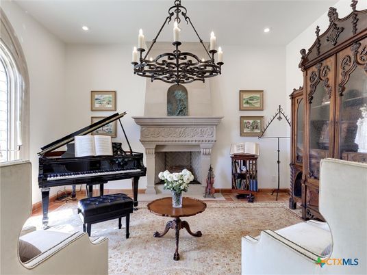 Chandelier, Fireplace, Interior, Piano, Recessed Lighting