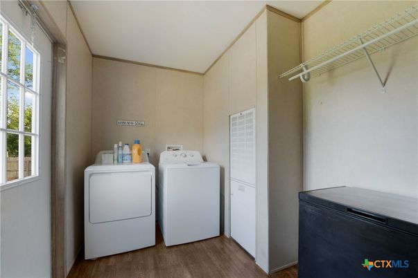Interior, Utility Closets, Washer, Wood Texture Flooring