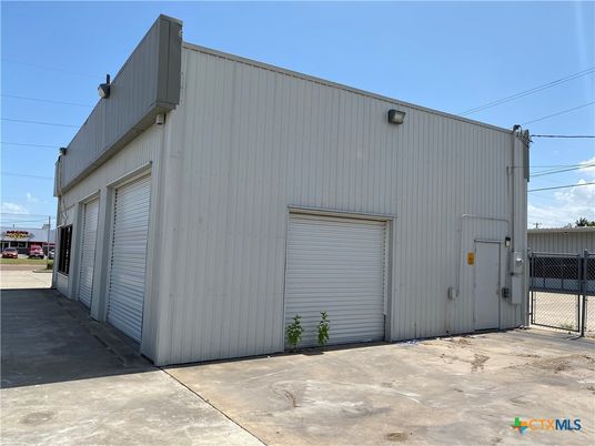 Detached Garage, Exterior