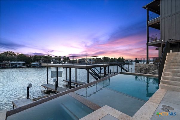 Exterior, Lake