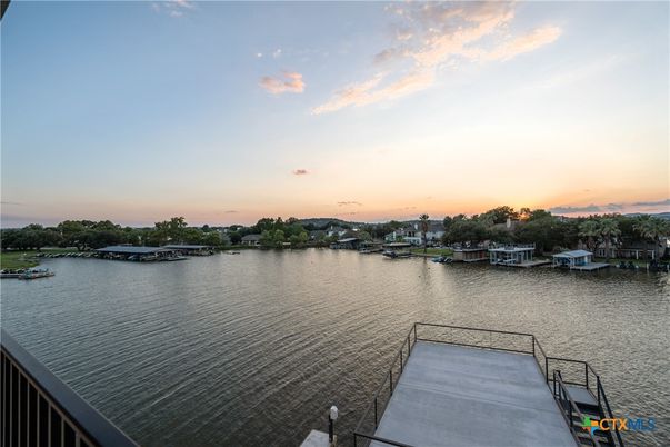 Exterior, Lake