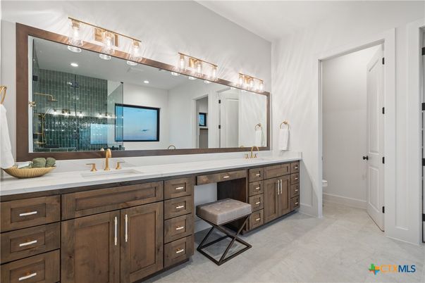 Bathroom, Dual Sink Vanities, Interior