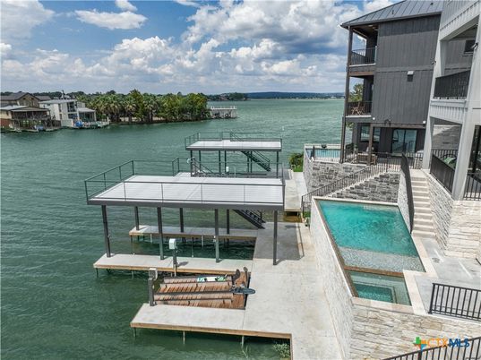Exterior, Lake