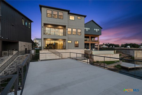 Exterior, Facade, Modern