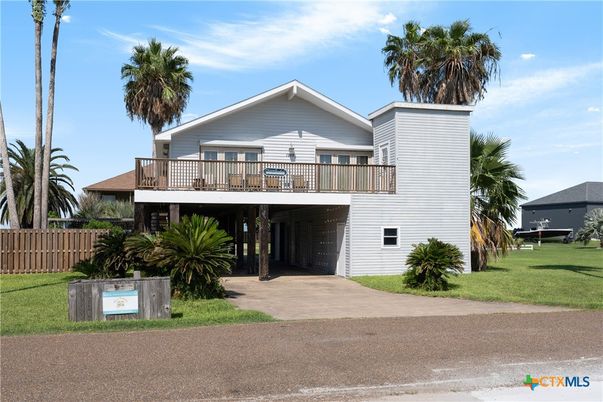 Attached, Exterior, Facade, Modern