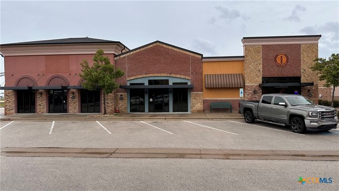 Exterior, Facade, Brick Facade, Rowhouse